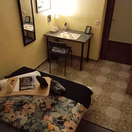 Gemuetliches Zimmer "Gold" Fuer 2 Personen Und Katzenliebhaber Valencia Exterior photo